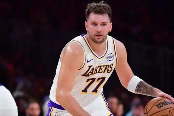 湖人主帅雷迪克透露东契奇回归时间表 周日战<a href=/lanqiude/76ers/ target=_blank class=infotextkey>76人</a>成潜在复出战