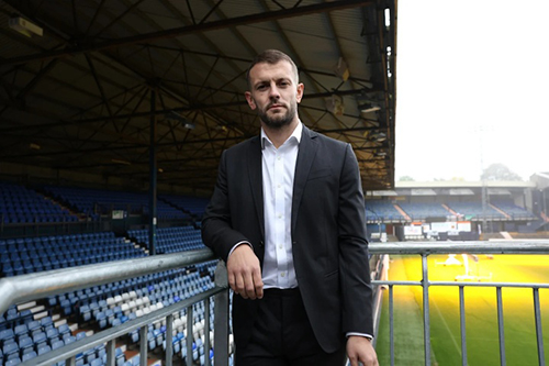 出师不利！威尔希尔卢顿首战败北，球迷当场高喊“明天就下课”