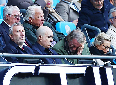 曼联总监恳请高层再宽限时日:我真心期盼球队还有翻盘之机