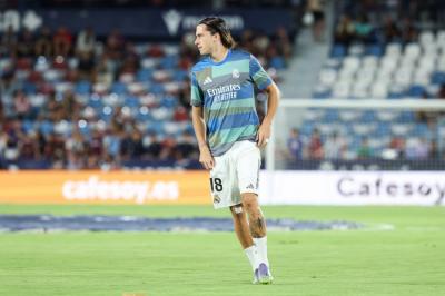 皇马5000万挖到左路铁闸!22岁A费7场全勤,<a href=/zuqiude/manlian/ target=_blank class=infotextkey>曼联</a>痛失瑰宝?