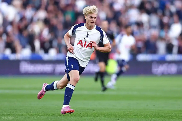 <a href=/zuqiude/ouguan/ target=_blank class=infotextkey>欧冠</a>-热刺1-0比利亚雷亚尔，贝里瓦尔造乌龙黄潜门将离谱黄油手