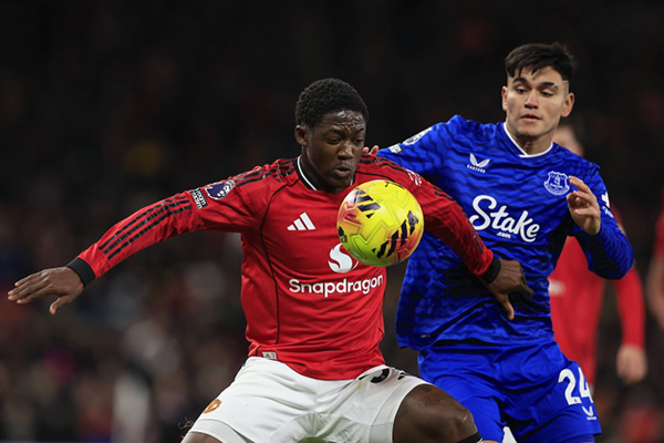 TA独家:曼联中场大洗牌!埃利奥特、沃顿、巴莱巴进清单,梅努去留成疑